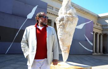 Julian Schnabel mingles with Rodin
